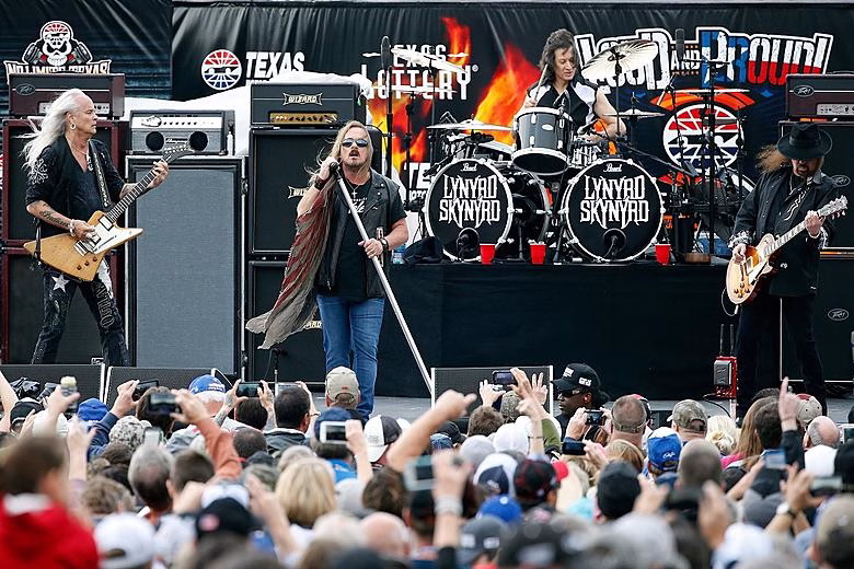 Lynyrd Skynyrd 2 Lynyrd Skynyrd perfroming